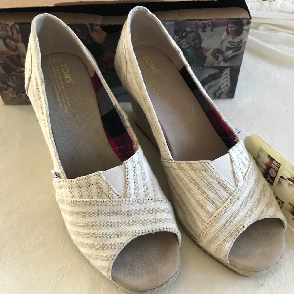 Brand new in box TOMS beige linen wedge sandals